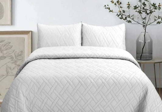 Vista general de la Colcha Bouti termosellada blanca, elegante y moderna.