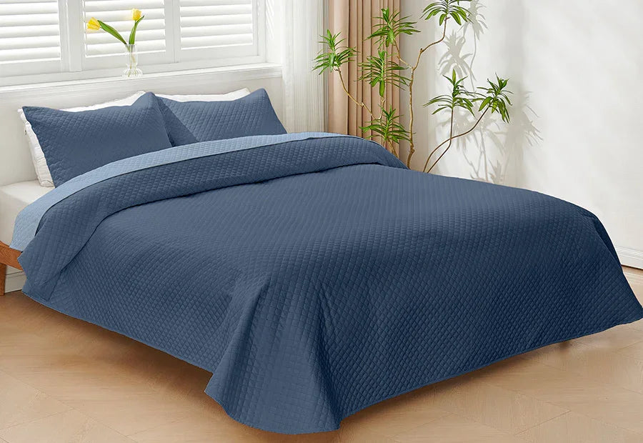 Colcha Bouti Reversible Azul, cara Azul Marino, ligera, suave y confortable.