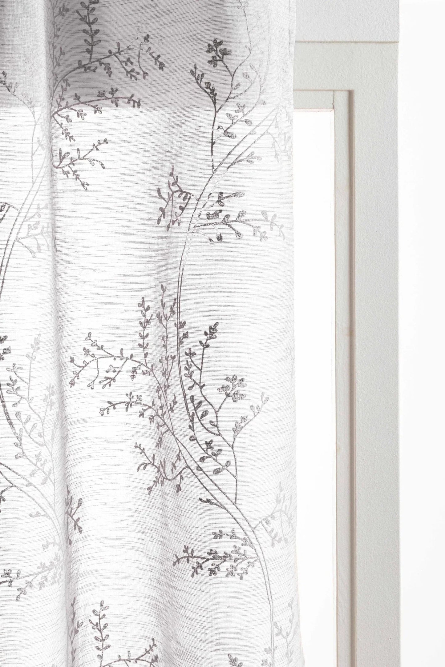 Cortina con diseño botánico gris translúcida 140x265 cm para salón y dormitorio