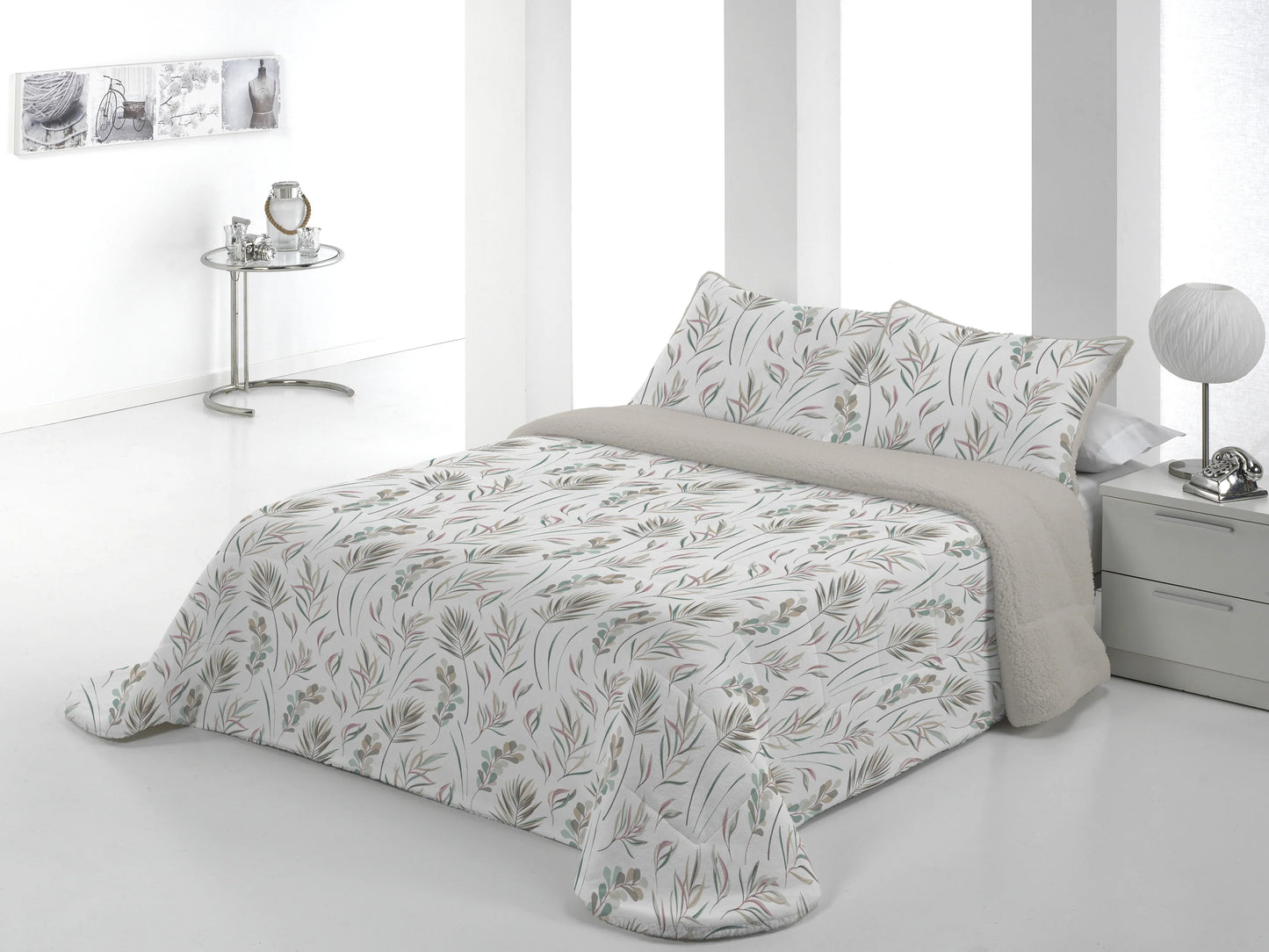 Edredón sherpa borreguito beige con cara de franela suave y reverso de borreguillo en dormitorio acogedor