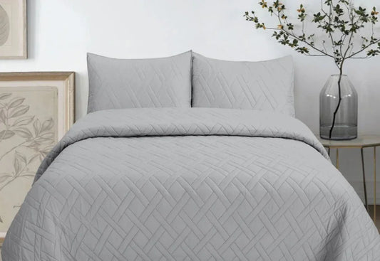 Cama Vestida con la Colcha Bouti Gris. Elegante, cómoda y fresca.