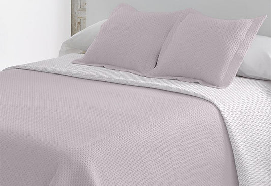 Colcha Bouti Lisa Nude, termosellada, reversible y ligera.