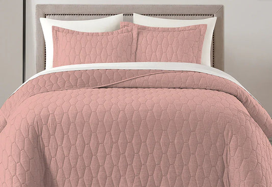 Detalle del relieve termosellado en la Colcha Bouti Rosa Ava Gardner