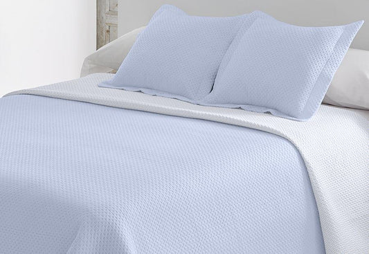 Colcha Bouti termosellada, lisa reversible en color azul, ligera y elegante