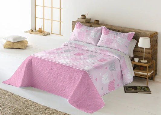 Colcha Bouti diseño infantil con osos en fondo color rosa. Tierna, suave y ligera.