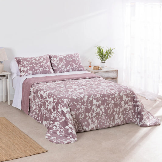 Primer plano de la suavidad de la franela y el grosor del edredón sherpa borreguito