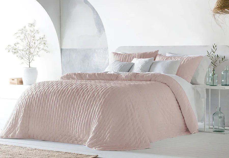 Colcha Bouti Nude Reversible, suave y termosellada