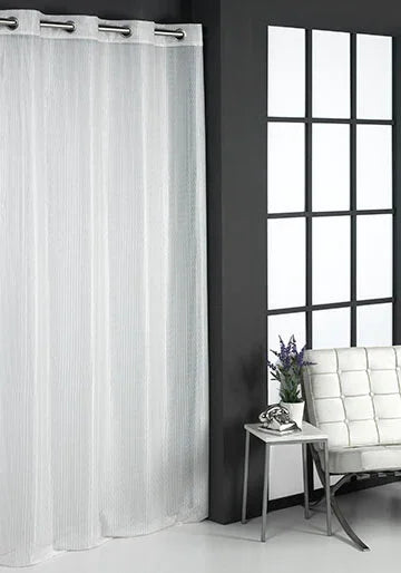 Cortina visillo blanco 140x265 cm en salón luminoso