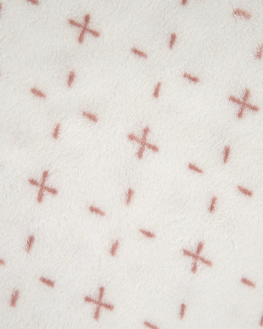 Detalle del tejido de coralina premium mostrando la suavidad.