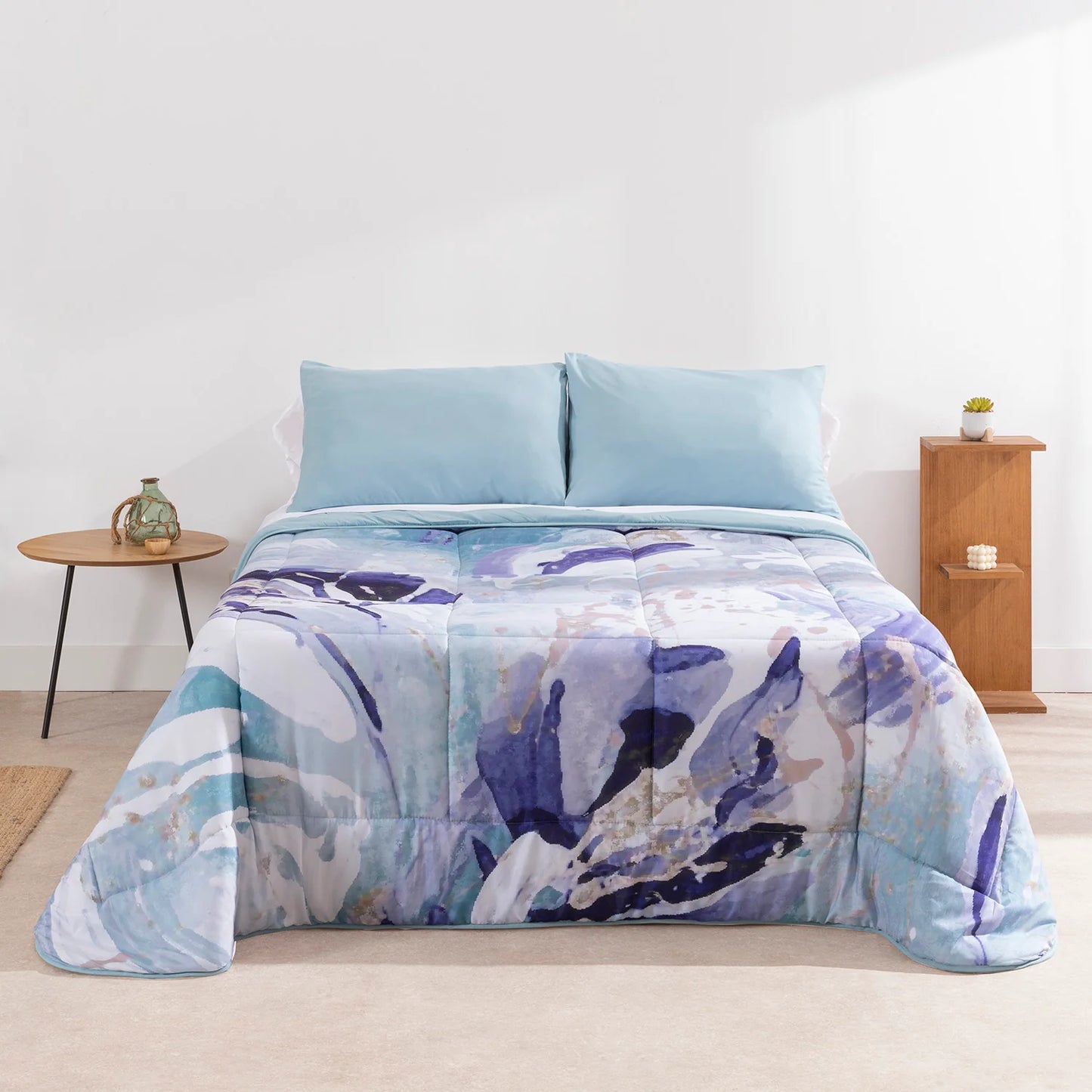 Edredón confort azul con diseño moderno y acolchado grueso para invierno.