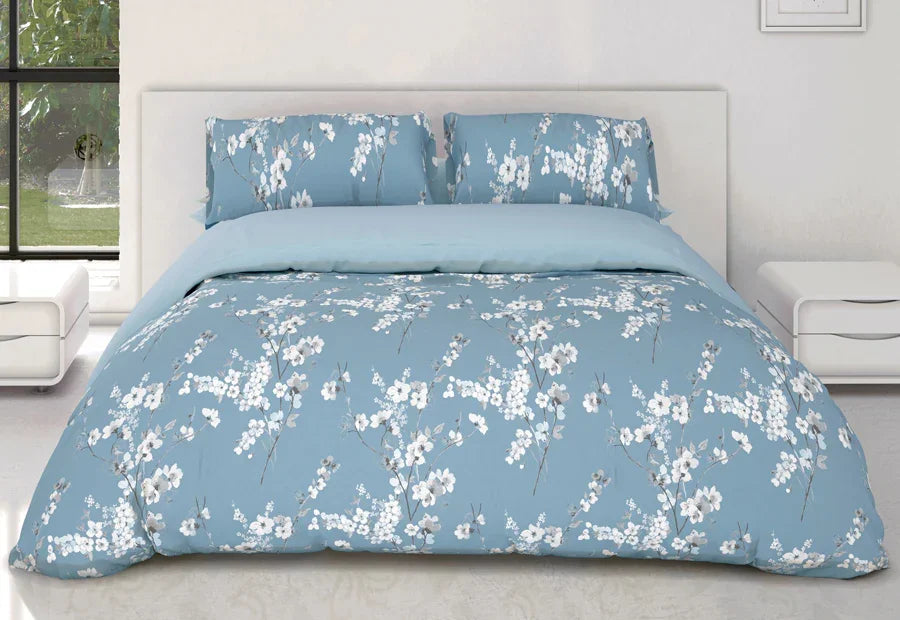Funda nórdica reversible flores azul cama 150 cm con una cara floral y otra lisa