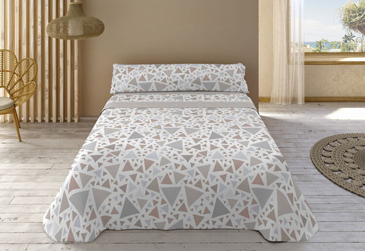 Juego de sábanas coralina beige modelo para cama de 150 cm con estampado geométrico.