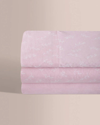 sábanas 100% algodón rosa dobladas con bajera y fundas.