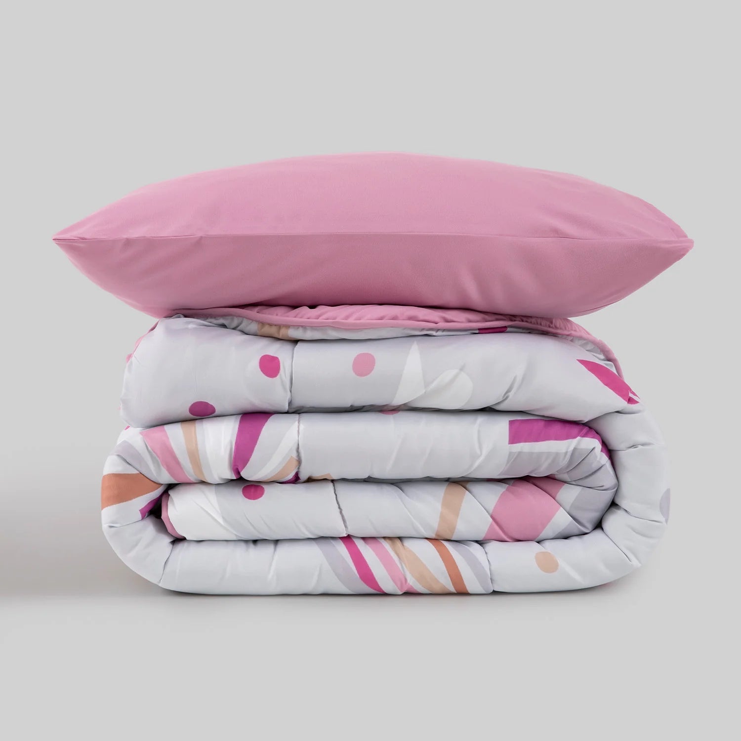 Juego de edredón confort rosa infantil con su funda de cojín decorativa.